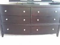 Like New 6 Drawer Dresser.**EXCELLENT CONDITION**